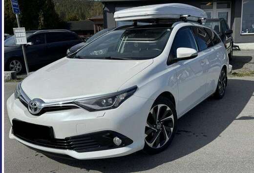 Toyota Auris SW 1.6i Dynamic