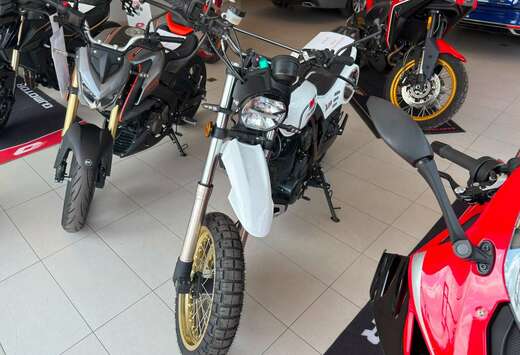 XRide White **Moto Démo Faible Kilométrage**