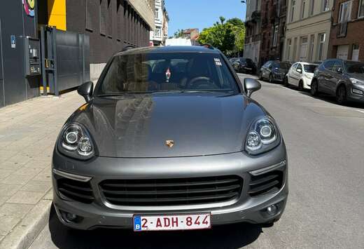 Porsche S Hybrid Tiptronic