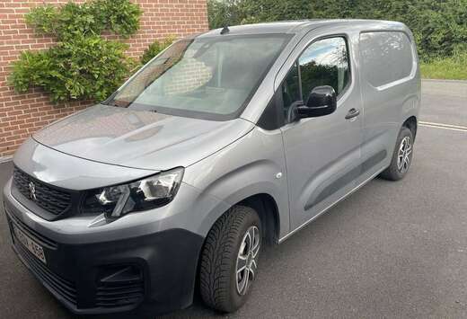 Peugeot 1.5 BlueHDi L1 STD Light Pro (EU6.3)