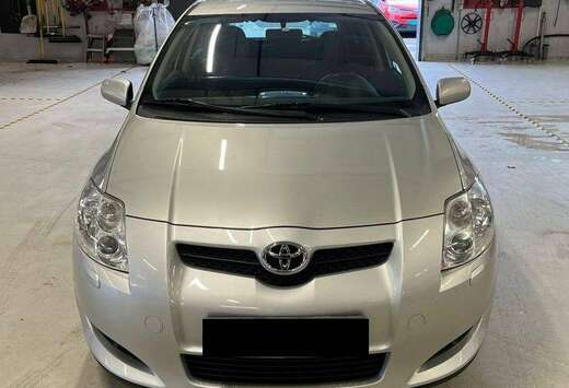 Toyota Auris 1.4 D-4D Linea Luna