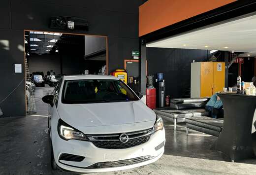 Opel 1.0i - A/C - MEDIA/TEL - NAVI - LIM/REG VITESSE