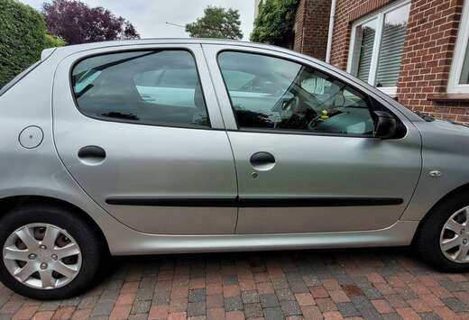 Peugeot 206  1.1i Trendy