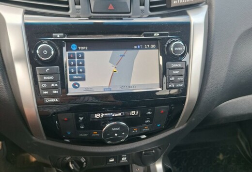 Nissan Navara met Alu Cab van Gitrax