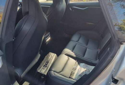 Tesla Model S Dual Motor Allradantrieb