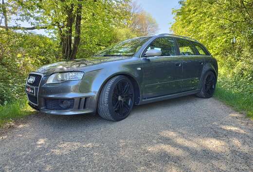 Audi RS4 4.2i V8 40v Quattro