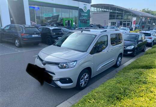 Toyota VERSO SHUTTLE