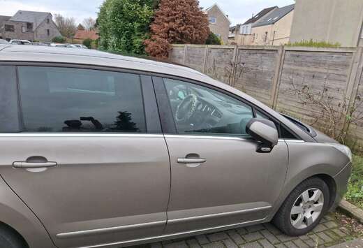 Peugeot 5008 1.6i Access