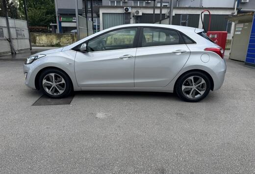 HYUNDAI i30, 1.6 CRDI STYLE ANNÉE 2016 