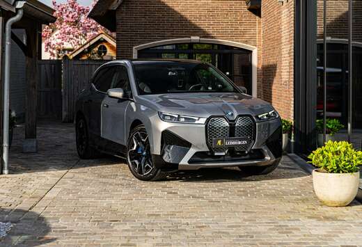 BMW iX xDrive40/ Trekhaak / Sky Lounge / Head-Up / H/ ...