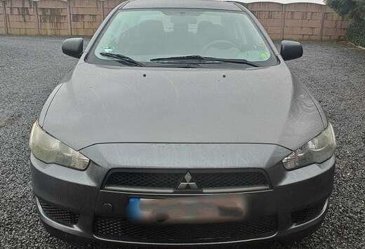 Mitsubishi Lancer 1.5i Invite