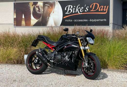 Triumph R
