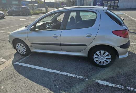 Peugeot 1.1i X-Design