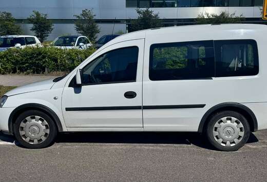 Opel Combo Tour 1.4i XEP Essentia (Hayon/Achterklep)