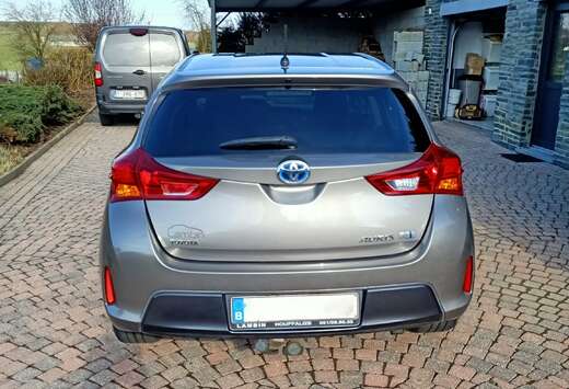 Toyota 1.8i HSD Dynamic E-CVT