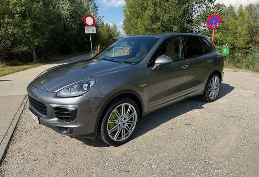 Porsche Cayenne 3.0i V6 Hybrid Tiptronic S
