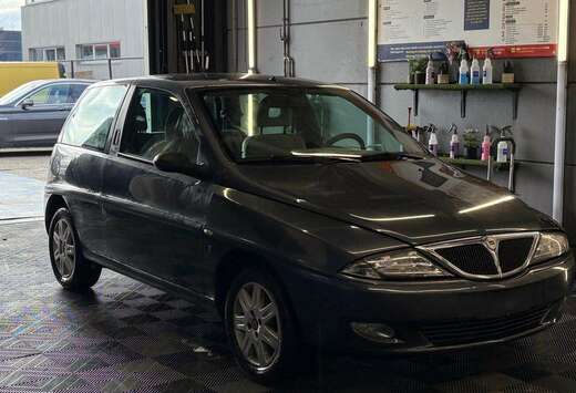 Lancia 1.2i LS