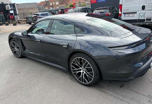 Porsche Taycan 93.4 kWh Taycan