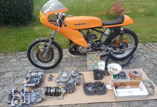 Suzuki classic racer