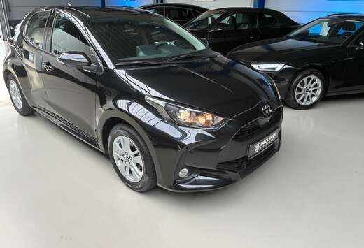 Toyota Yaris Hybrid Dynamic Carplay Camera