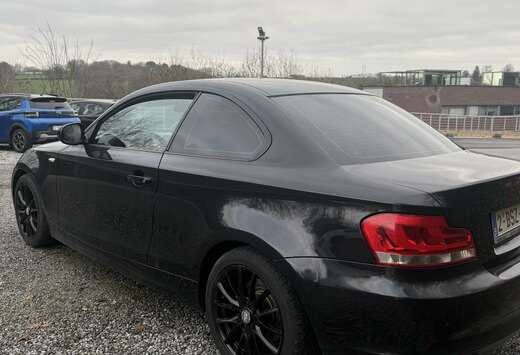 BMW SERIE 118D Coupé