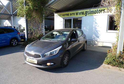 Kia 1.6CRDi 110cv gris 10/14 3000€ marchand Airco