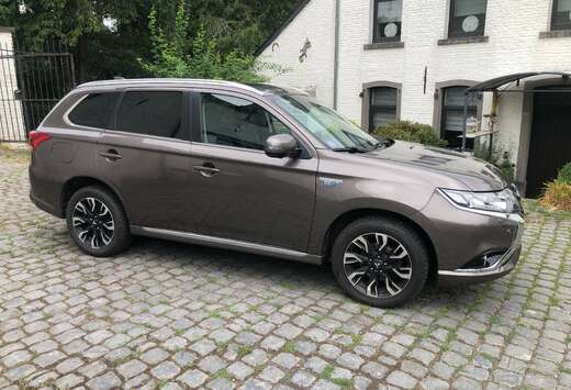 Mitsubishi Outlander PHEV 2.0i 4WD Instyle (haut de g ...
