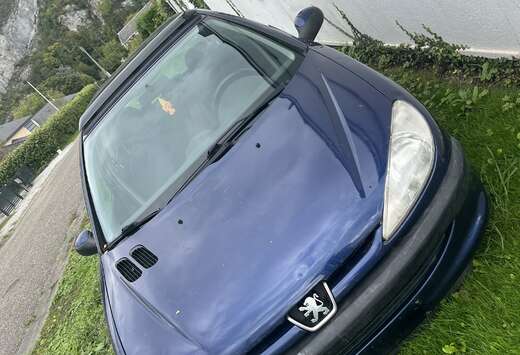 Peugeot 1.4i XT Crystal