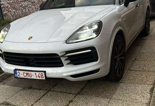 Porsche S E-Hybrid Platinum Edition