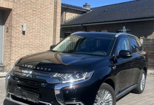 Mitsubishi PHEV 2.4i 4WD Instyle SDA-NAV