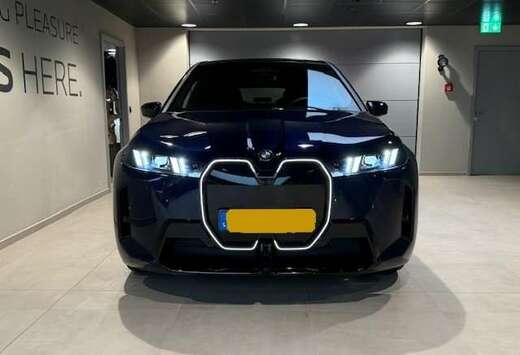 BMW iX xDrive60
