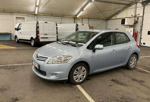 Toyota Auris 1.6i Dual VVT-i Linea Luna