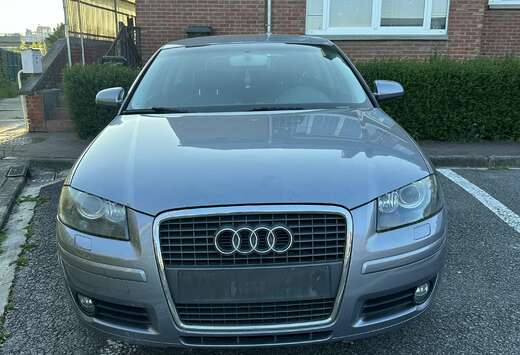 Audi 1.6i 16v FSI Attraction