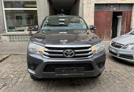 Toyota 2.4 D-4D 4WD Active uniquement lexport