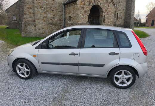 Ford 1.3 essence prête à immatriculé