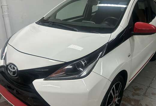 Toyota 1.0i Color Edition