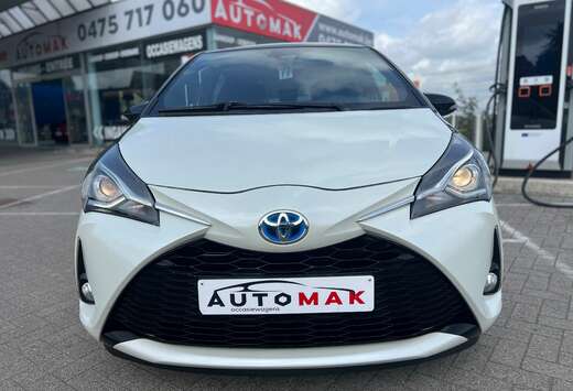 Toyota 1,5 Premium Two-Tone Hybrid