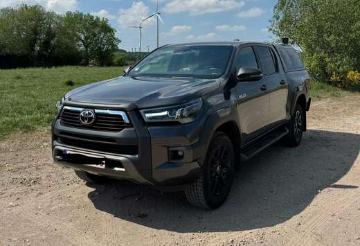 Toyota Hilux 2.8 D-4D 4WD Invincible