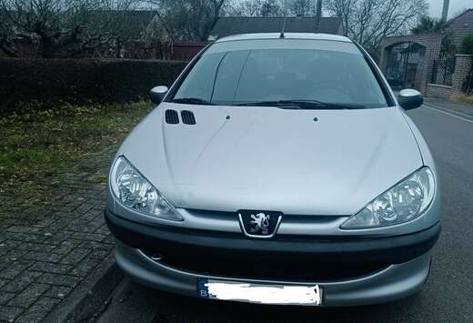 Peugeot 1.1i essence 136829km