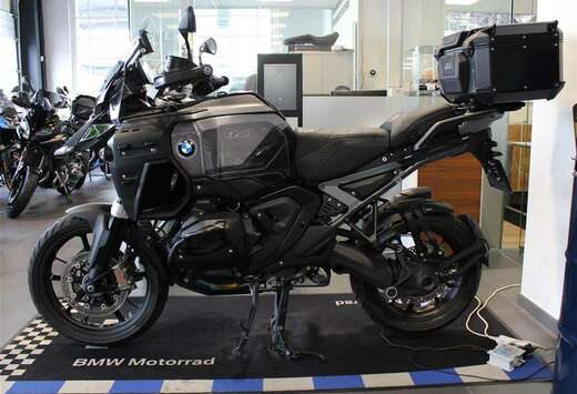 BMW full black