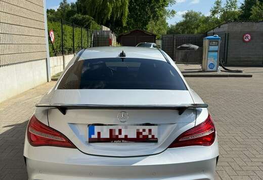 Mercedes-Benz Schade linksvoor d 9G-TRONIC AMG Line