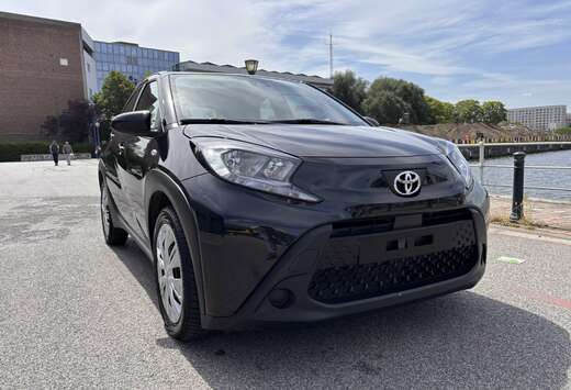 Toyota X Play  NIEUWSTAAT   GARANTIE TOT 06/2032