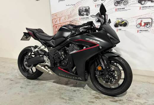 Honda CBR650R e-clutch in nieuwstaat