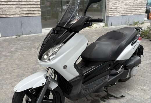 Yamaha X-Max YP250