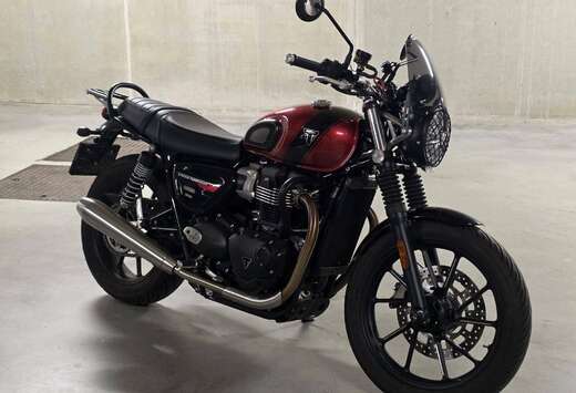 Triumph 900 Red Hopper