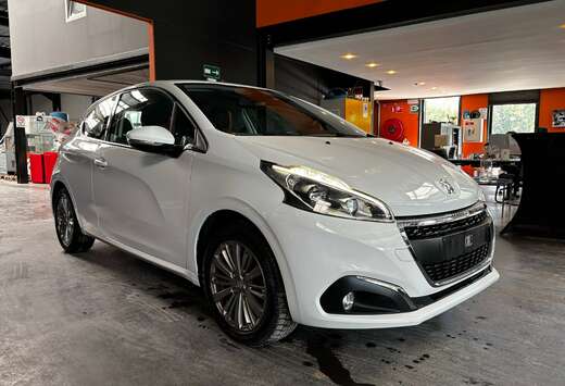Peugeot 208 1.2 / 12 MOIS DE GARANTIE