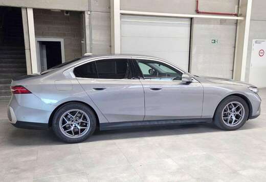 BMW 520iA MHEV