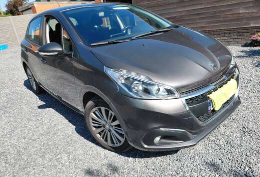Peugeot 208 1.2i PureTech Signature S