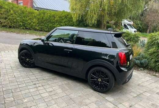 MINI Mini Cooper SE MINI Resolute Edition