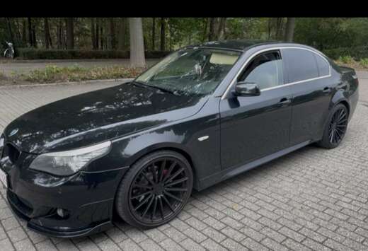 BMW 525i  3.0 liter motor benzine